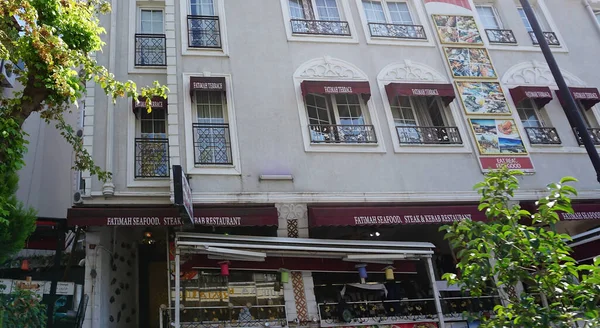 Estambul Turquía Septiembre 2022 Restaurante Antigua Calle Estambul Con Muchos — Foto de Stock