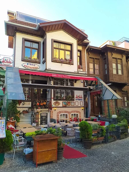 Istambul Turquia Setembro 2022 Restaurante Antiga Rua Istambul Com Muitos — Fotografia de Stock