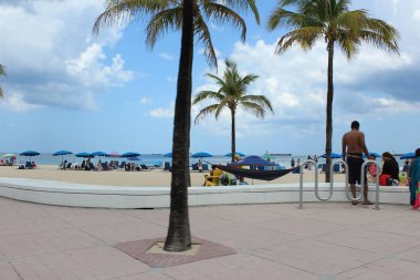 Fort Lauderdale, Florida, ABD - 08 Mayıs 2022 Las Olas Bulvarı yakınlarındaki Fort Lauderdale Plajı.