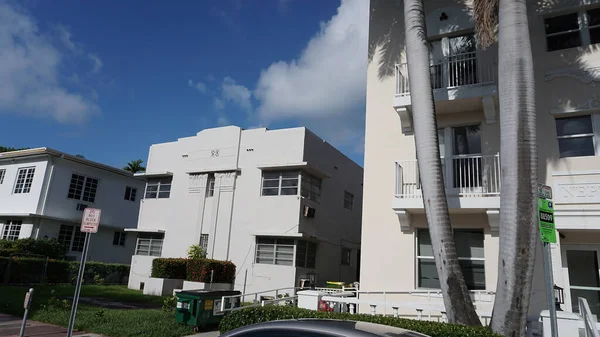 Miami, ABD - 24 Nisan 2022: Miami, Usa sokak manzarası 24 Nisan 2022