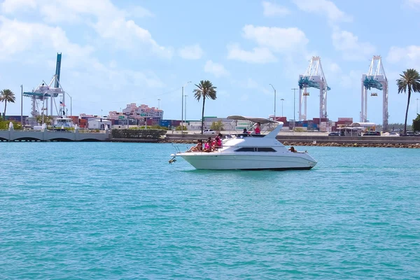 Miami Usa April 2022 Luxury Yachts Bayside Marina Miami Florida — Foto de Stock