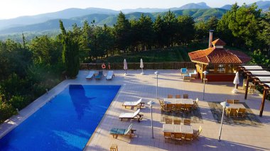 Aglasun, Türkiye - 17 Eylül 2022: Sagalassos Lodge ve Spa Hotel 'in balkonundan görüş