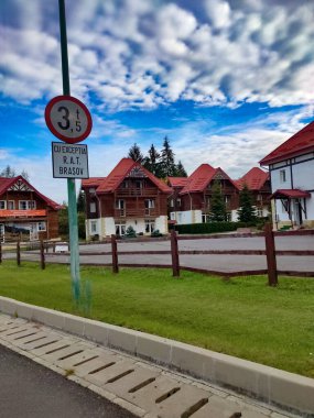 Brüksel, Romanya - 26 Eylül 2022: Romanya 'nın Brasov kentinde Monterai tatil beldesi