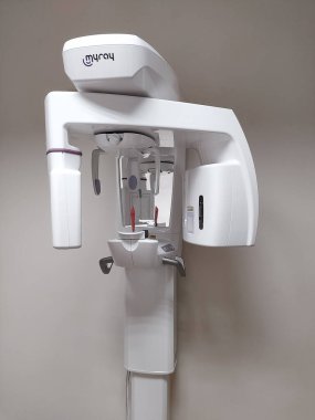 Kyiv, Ukrayna - 16 Haziran 2020: Diş konisi tomografisi MyRay Hyperion 3D, ağız boşluğunun tedavisi ve korunması