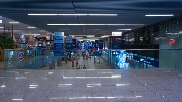 Barselona Spanya Mayıs 2023 Barcelona Prat Havaalanının Kalkış Bölümünde Yürüyen — Stok fotoğraf