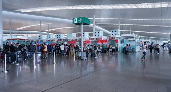 Барселона Испания Мая 2023 Года Просмотр Людей Идущих Аэропорт Барселоны — стоковое фото