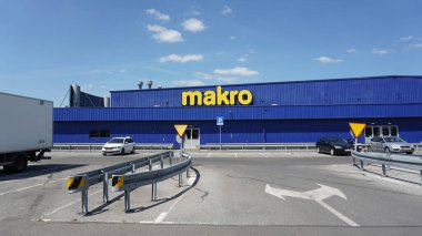 Krakow, Polonya - 31 Mayıs 2023: Makro Cash and Carry toptan satış süpermarket 31 Mayıs 2023.