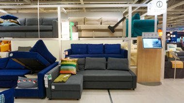 Krakow, Polonya - 21 Mayıs 2023: 21 Mayıs 2023 'te Polonya' nın Krakow kentindeki Ikea mobilya mağazasında modern iç mekan satışa sunuldu.