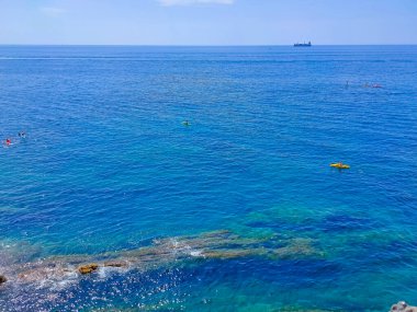 Ligurian köyü Nervi Cenova İtalya 'nın müstehcen deniz kenarı geçidi.