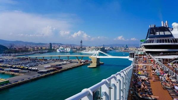Barcelona Spanje Mei 2023 Zicht Vrachthaven Tegen Blauwe Zee Uitzicht — Stockfoto