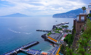 Sorrento 'nun panoramik manzarası, İtalya' daki Amalfi Sahili
