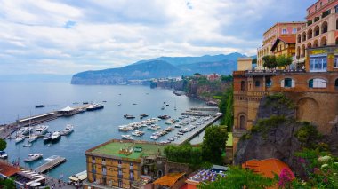 Sorrento 'nun panoramik manzarası, İtalya' daki Amalfi Sahili