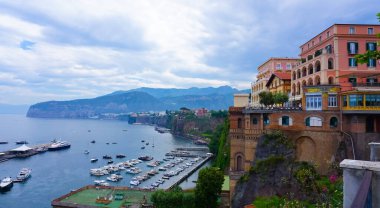 Sorrento 'nun panoramik manzarası, İtalya' daki Amalfi Sahili