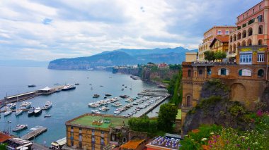 Sorrento 'nun panoramik manzarası, İtalya' daki Amalfi Sahili