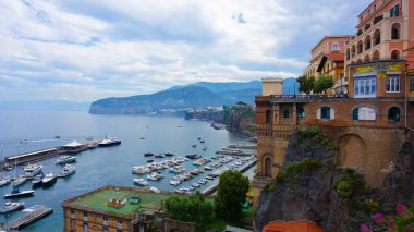 Sorrento 'nun panoramik manzarası, İtalya' daki Amalfi Sahili