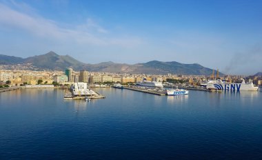 Palermo, İtalya - 26 Mayıs 2023 Palermo yat limanı, Sicil, İtalya - deniz manzaralı