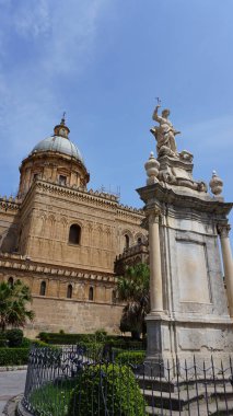 Palermo Katedrali İtalya 'da güzel bir yaz gününde