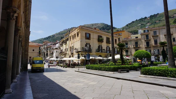 몬레일 이탈리아 2023년 26일 이탈리아의 시칠리아 몬레일 마을의 거리에서 휴식하는 — 스톡 사진
