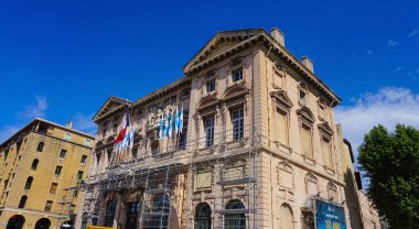 Marsilya, Fransa - 29 Mayıs 2023: Marsilya 'daki tarihi Hotel de Ville de Marsilya belediye binasının manzarası.