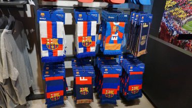 Barselona, İspanya - 25 Mayıs 2023: Barcelona Futbol Kulübü resmi mağazası. İspanya