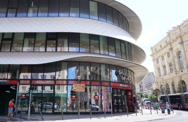 Marsilya, Fransa - 29 Mayıs 2023: Fransa 'daki Marsilya' daki Lafayette Alışveriş Merkezi