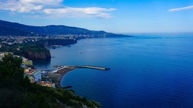 Sorrento 'nun panoramik manzarası, İtalya' daki Amalfi Sahili
