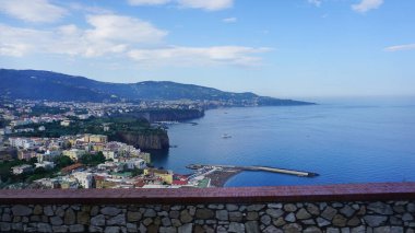 Sorrento 'nun panoramik manzarası, İtalya' daki Amalfi Sahili