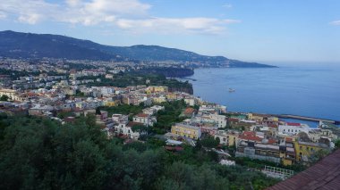 Sorrento 'nun panoramik manzarası, İtalya' daki Amalfi Sahili