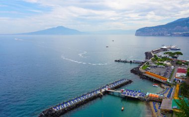 Sorrento 'nun panoramik manzarası, İtalya' daki Amalfi Sahili