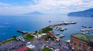 Sorrento 'nun panoramik manzarası, İtalya' daki Amalfi Sahili
