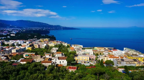 Sorrento 'nun panoramik manzarası, İtalya' daki Amalfi Sahili