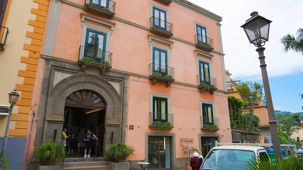 Sorrento Olaszország Május 2023 Turisták Megy Utcán Történelmi Központjában Sorrento — Stock Fotó