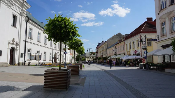 Rzeszow Polsko Května 2023 Lidé Blízkosti Starých Budov Starém Městě — Stock fotografie