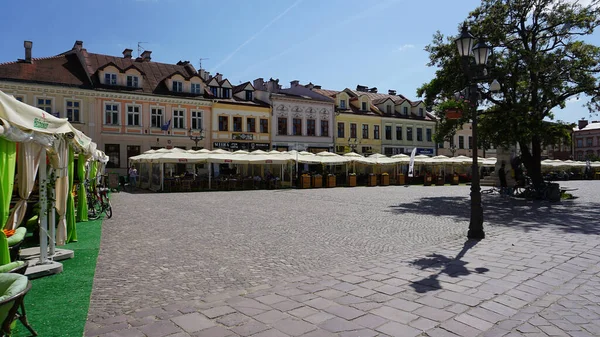 Жешув Польша Мая 2023 Года Люди Отдыхают Кафе Рыночной Площади — стоковое фото