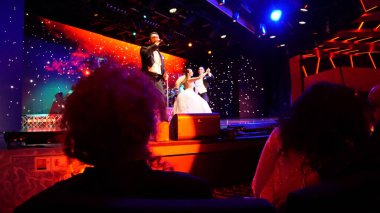 Barcelona, İspanya - 25 Mayıs 2023: Yolcu gemisindeki Cirque du Soleil gösterisi veya İtalya 'da yapılmış en büyük yolcu gemisi olan MSC Grandiosa' nın amiral gemisi.