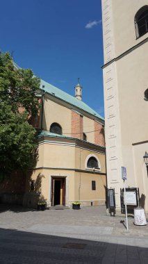Rzeszow, Polonya - 31 Mayıs 2023: St Wojciech and Stanislaw Kilisesi Ana Meydan - Rzeszow, Podkarpackie Polonya