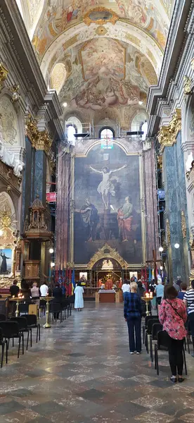 Lwów Ukraina Maja 2023 Ludzie Katedrze Dominikańskiej Jednej Najpiękniejszych Katedr — Zdjęcie stockowe