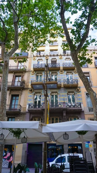 Барселона Іспанія Травня 2023 Року Фасад Старої Багатоквартирної Будівлі Барселоні — стокове фото