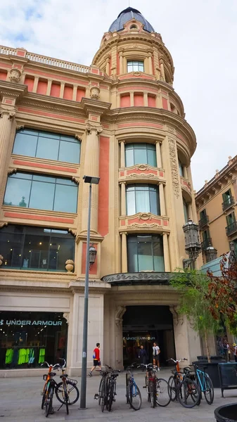 Barcelona Espanha Maio 2023 Fachada Antigo Prédio Apartamentos Barcelona Catalunha — Fotografia de Stock