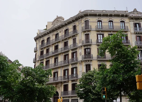 Фасад Старого Многоквартирного Дома Барселоне Каталония Испания Европе — стоковое фото