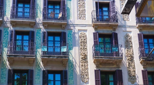 Fachada Antiguo Edificio Apartamentos Barcelona Cataluña España Europa — Foto de Stock