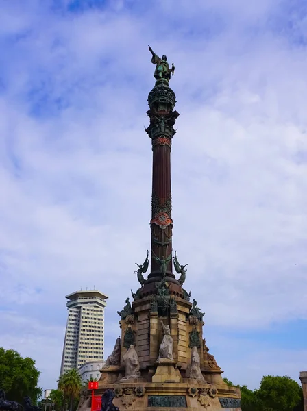 바르셀로나에 크리스토퍼 콜럼버스 기념비는 높이의 기둥이며 탐험가에게 경의를 표하기 1888 — 스톡 사진