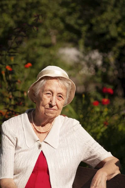 Portrait Sad Elderly Woman Photo Nature Park Background — Stock Photo, Image