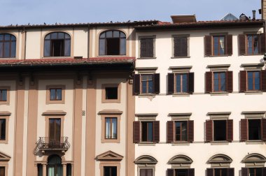 Floransa, İtalya 'nın renkli tarihi caddeleri. Binanın ön cephesi, tuğla duvarlar.