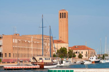 İtalya, Venedik. Şehrin seti, güneşli yaz günü Venedik 'te Marina, Sant Elena adası..