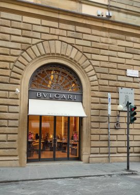 Floransa, İtalya - 4 Ekim 2023: Bulgari, ya da mağaza, mücevher, saat, koku, aksesuar ve deri ürünleri ile bilinen bir İtalyan lüks moda evi.