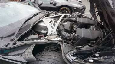 Winterthur, İsviçre - 21 Ekim 2023 Aston Martin karanlıkta. İngiliz süper arabası Winterthur, İsviçre 'de.