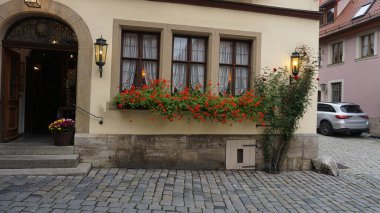 Rothenburg ob der Tauber 'deki tarihi binaların cepheleri Almanya' da güçlendirilmiş bir şehirdir..