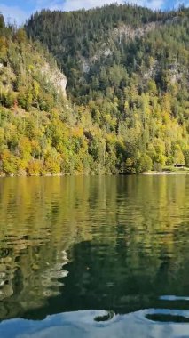 Konigsee, Almanya - Dağlarla çevrili göl, Berchtesgaden Ulusal Parkı, Almanya 'da Bavyera