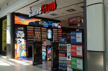 Rimini, İtalya - 25 Haziran 2024: Rimini, İtalya 'da bir Gamestop video oyun mağazası 25 Haziran 2024